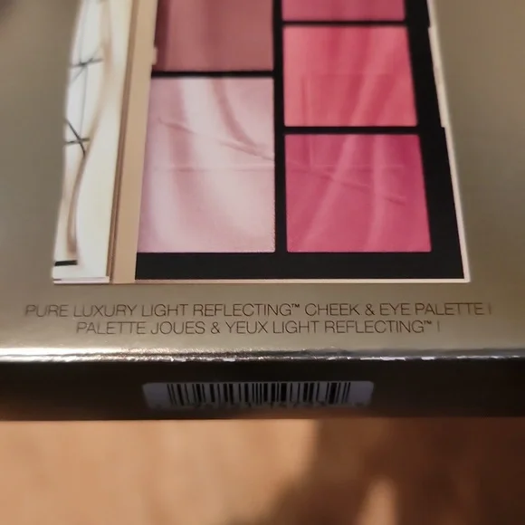 NARS Makeup Set with Pink and Red Shades - Picture 5 of 12